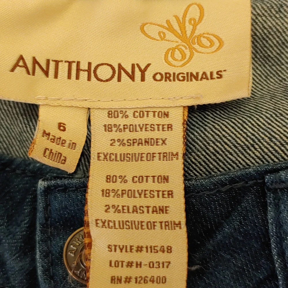 Antthony Originals Women's Size 6 Embroidered, Rhinestone accented Jean Shorts